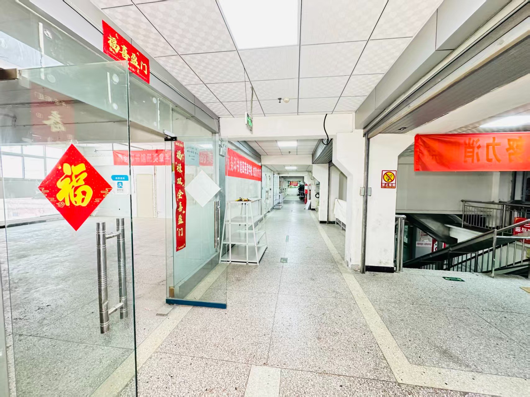 洛阳中德科技园灵活办公空间，满足企业不同发展阶段需求 ✨ 商业配套完善，助力企业快速成长 ✨ AI产业资源链接，共建创新生态 ✨ 办公、展示、运营一体化空间  现在入驻，抢占AI产业发展新赛道！_COPY