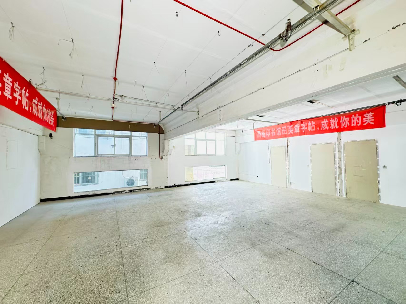 洛阳中德科技园重点吸引人工智能应用、数字经济、电商直播、智能制造服务、软件开发、科技创新企业及创业团队入驻